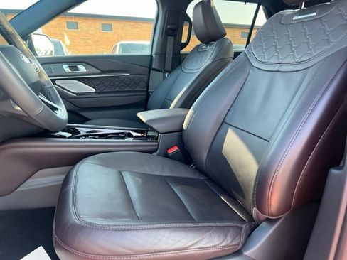 Certified 2025 Ford Explorer Platinum w/ Ultimate Package AWD/4WD image 17