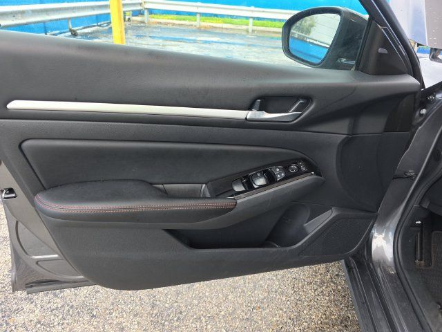 Used 2025 Nissan Altima 2.5 SR FWD image 6