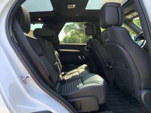 Certified 2025 Land Rover Discovery Dynamic SE image 17