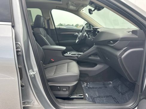 Used 2023 Buick Envision Avenir AWD/4WD image 32