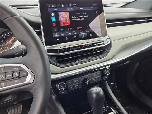 Used 2023 Jeep Compass Limited image 14