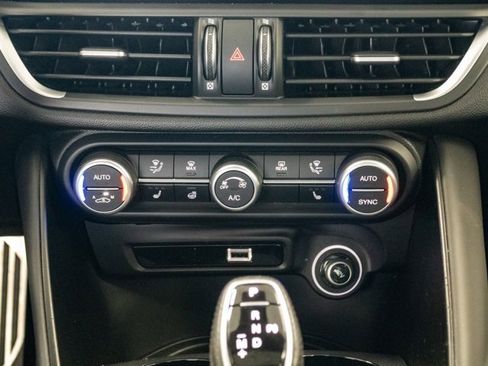 Used 2022 Alfa Romeo Giulia Veloce image 18