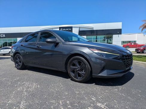 Used 2021 Hyundai Elantra SEL FWD image 2
