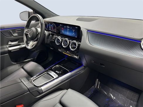Used 2025 Mercedes-Benz GLA 250 4MATIC image 12