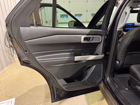 Used 2024 Ford Explorer XLT AWD/4WD image 19