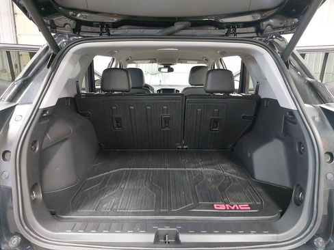 Used 2024 GMC Terrain SLT w/ Infotainment Package II image 12