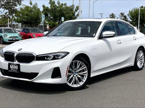 Used 2024 BMW 330e w/ Convenience Package RWD image 2