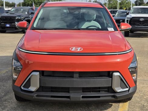 Used 2025 Hyundai Kona SEL FWD image 3