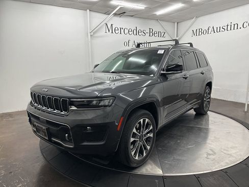 Used 2021 Jeep Grand Cherokee L Overland w/ Luxury Tech Group IV image 3