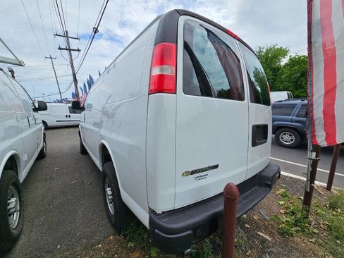 Used 2023 Chevrolet Express 3500 w/ Driver Convenience Package RWD image 3