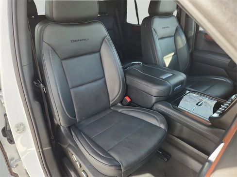 Used 2025 GMC Yukon Denali image 16