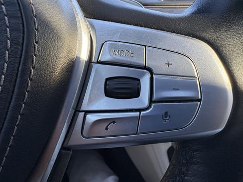 Used 2018 BMW 750i image 38