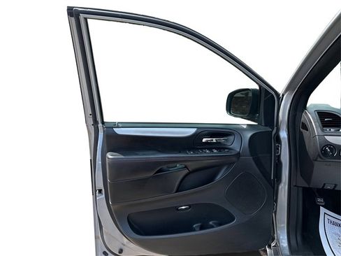 Used 2015 Dodge Grand Caravan R/T FWD image 26