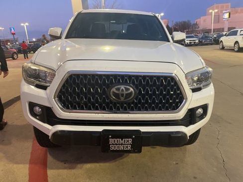 Used 2019 Toyota Tacoma TRD Off-Road image 3