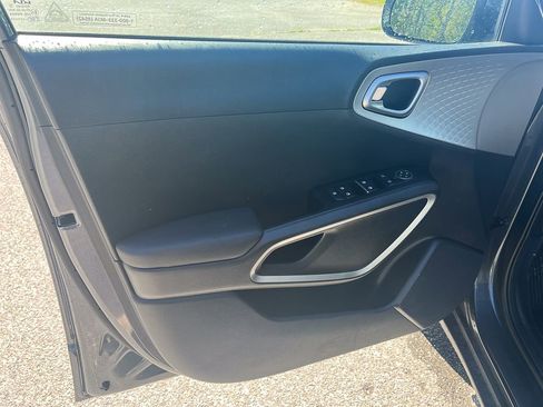 Used 2024 Kia Soul LX w/ Option Group 015 FWD image 11