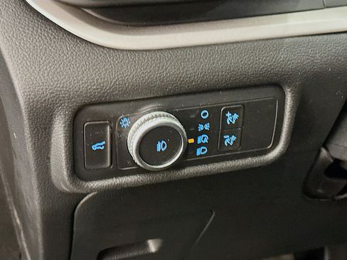 Used 2020 Ford Explorer XLT w/ Equipment Group 202A AWD/4WD image 17