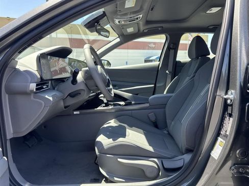 New 2025 Hyundai Elantra SEL image 30