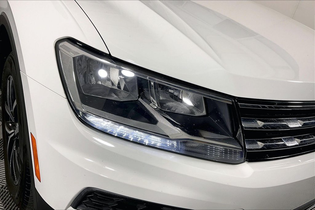 Used 2021 Volkswagen Tiguan SE w/ Panoramic Sunroof Package FWD image 38