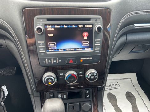 Used 2016 Chevrolet Traverse LT w/ Style and Technology Package FWD image 12