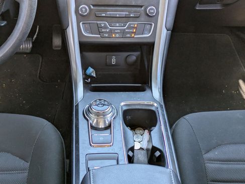 Used 2018 Ford Fusion SE w/ Fusion SE Technology Package image 18