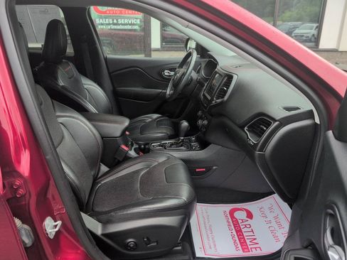 Used 2019 Jeep Cherokee Trailhawk AWD/4WD image 11