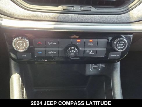 Used 2024 Jeep Compass Latitude AWD/4WD image 22