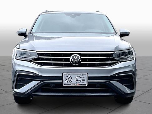 Used 2022 Volkswagen Tiguan SE image 3