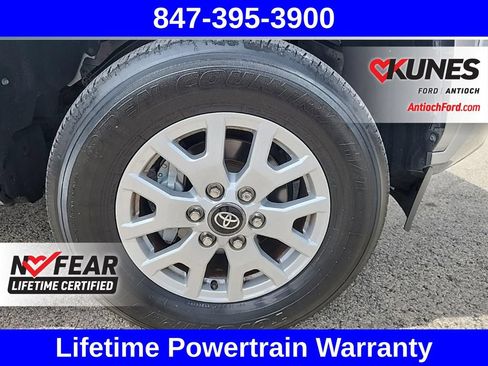 Used 2024 Toyota Tacoma SR5 AWD/4WD image 17