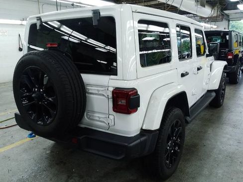 Used 2024 Jeep Wrangler Unlimited Sahara w/ Technology Group AWD/4WD image 2