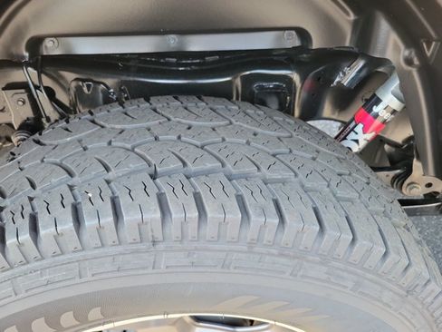 Used 2022 Jeep Gladiator Rubicon w/ Cold Weather Group AWD/4WD image 11