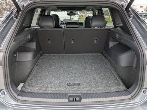 New 2026 Volkswagen Tiguan SE R-Line FWD image 13