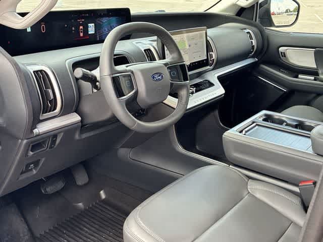 Used 2026 Ford Expedition Max Active RWD image 2
