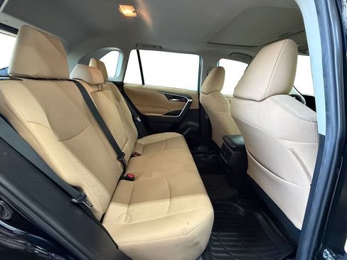 Used 2021 Toyota RAV4 XLE w/ Convenience Package AWD/4WD image 18