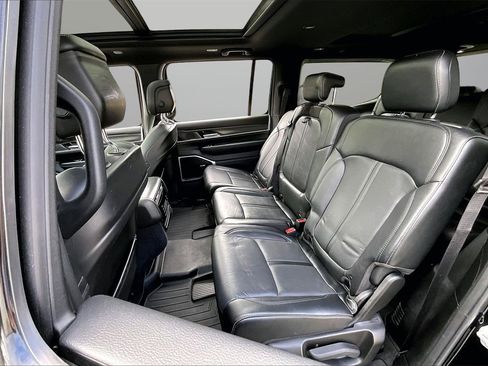 Used 2023 Jeep Wagoneer Series II w/ Premium Group I image 23