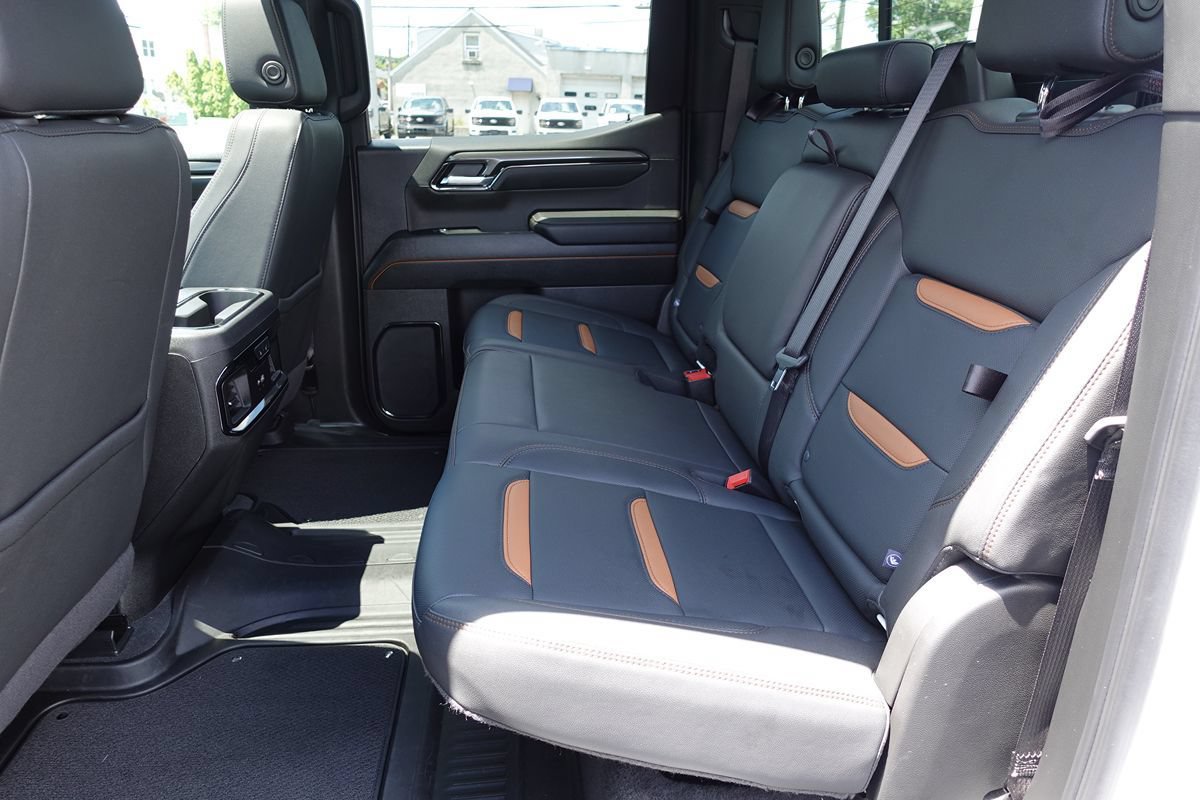Used 2024 GMC Sierra 1500 AT4 w/ Technology Package AWD/4WD image 27