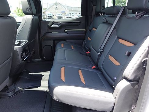 Used 2024 GMC Sierra 1500 AT4 w/ Technology Package AWD/4WD image 27