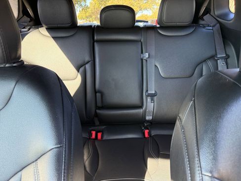 Used 2025 Jeep Compass Limited image 38