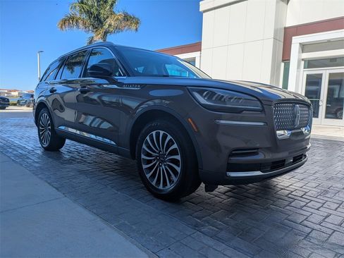 Used 2022 Lincoln Aviator Reserve w/ Elements Package Plus image 2