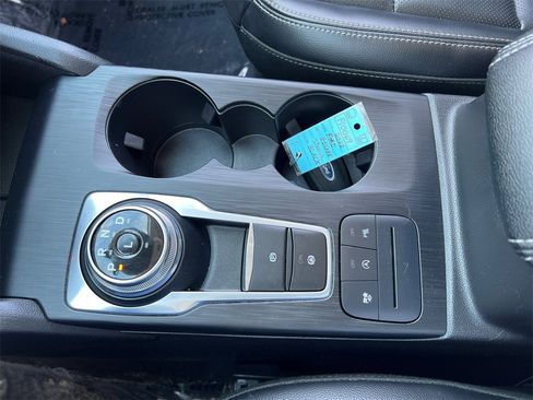 Used 2022 Ford Escape Titanium image 24