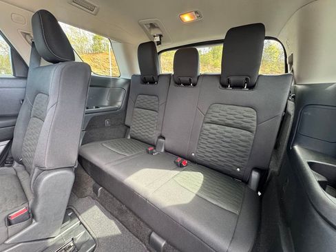 Used 2025 Nissan Pathfinder SV image 15