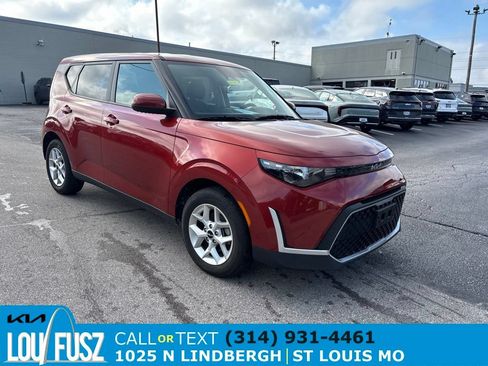 Used 2025 Kia Soul LX w/ LX Technology Package FWD image 1