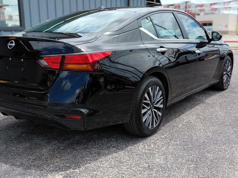 Used 2025 Nissan Altima 2.5 SV FWD image 6