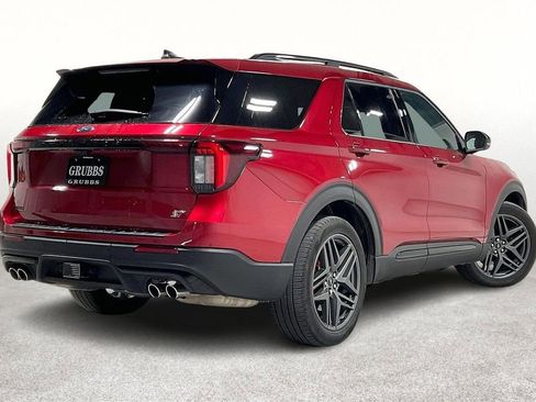 Used 2025 Ford Explorer ST image 2