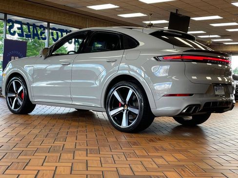 Used 2024 Porsche Cayenne Turbo AWD/4WD image 8