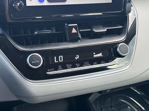 Used 2025 Toyota Corolla LE w/ Convenience Package FWD image 23