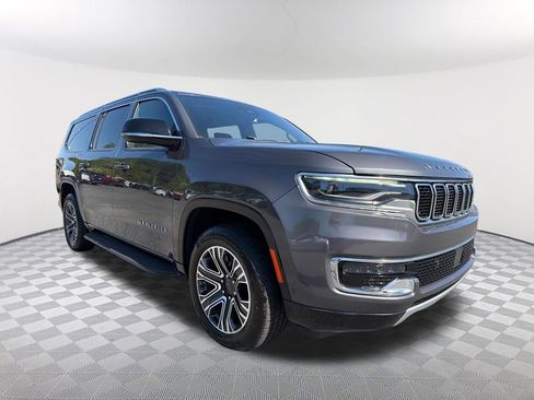 Used 2024 Jeep Wagoneer L Series II w/ Flexible Seating Group AWD/4WD image 3