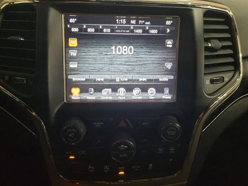 Used 2016 Jeep Grand Cherokee Limited w/ Luxury Group II AWD/4WD image 25