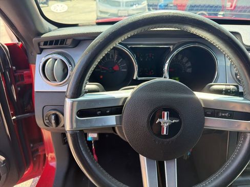 Used 2006 Ford Mustang GT RWD image 4