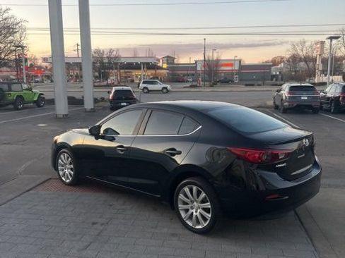 Used 2018 MAZDA MAZDA3 Touring image 19