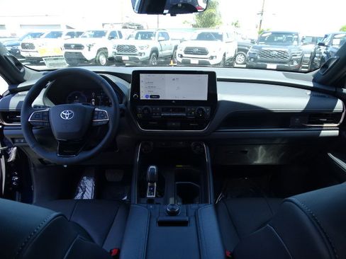 New 2026 Toyota Grand Highlander Platinum AWD/4WD image 13
